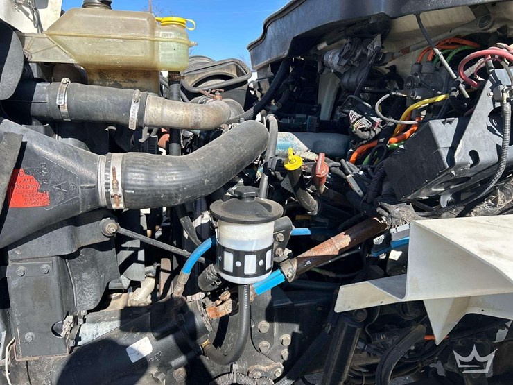 2006-international-bucket-truck-image-7