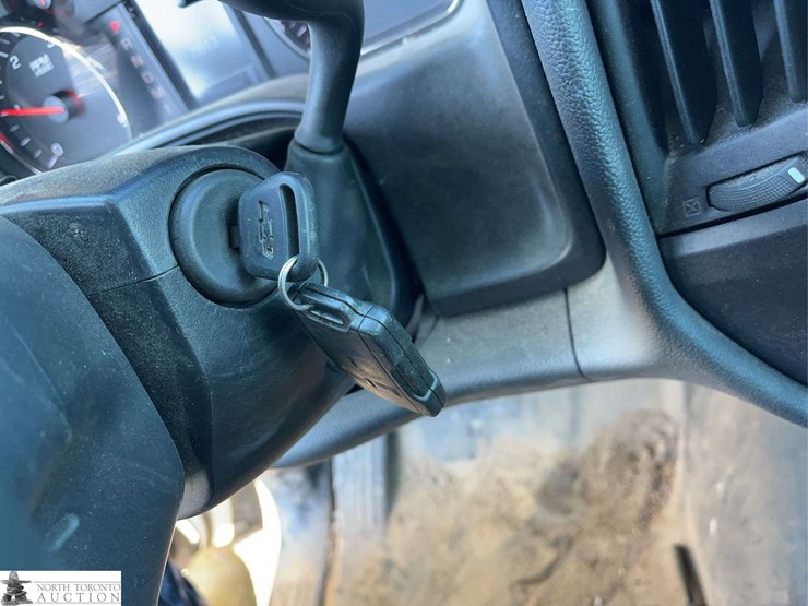 2015-chevrolet-silverado-2500hd-image-23