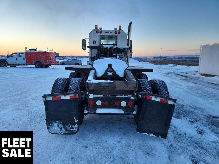 2011-freightliner-coronado-122-sd-image-7