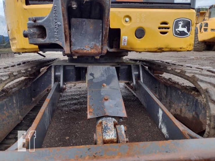 2022-deere-26g-image-21