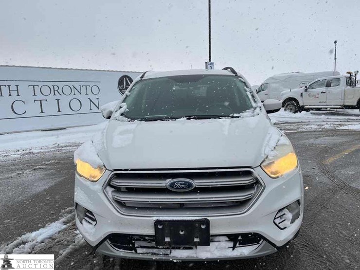 2017-ford-escape-se-image-2