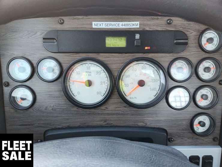 2011-freightliner-coronado-122-sd-image-19