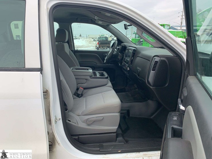 2018-chevrolet-silverado-1500-image-30