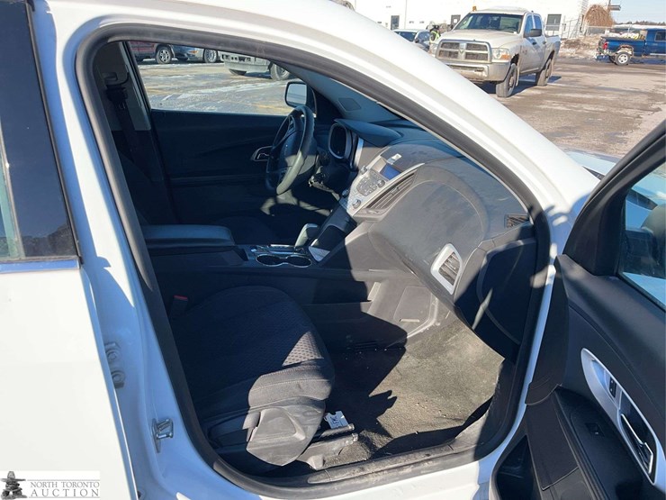 2015-chevrolet-equinox-ls-image-23