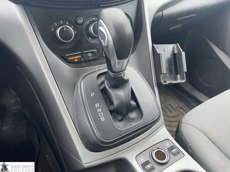 2015-ford-escape-image-16