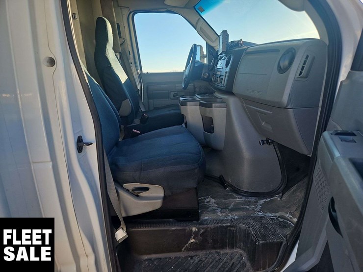 2012-ford-e-series-s/a-service-cube-van-image-17