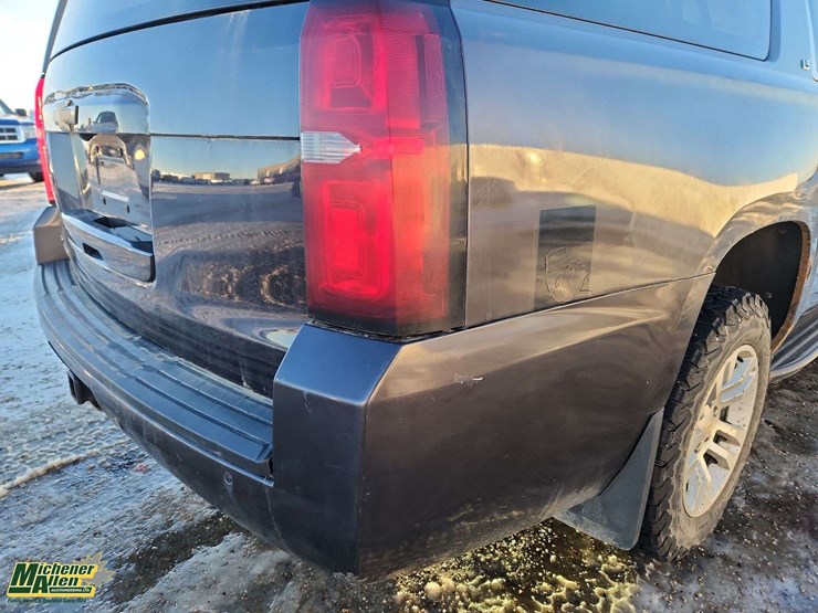 2015-chevrolet-suburban-image-31