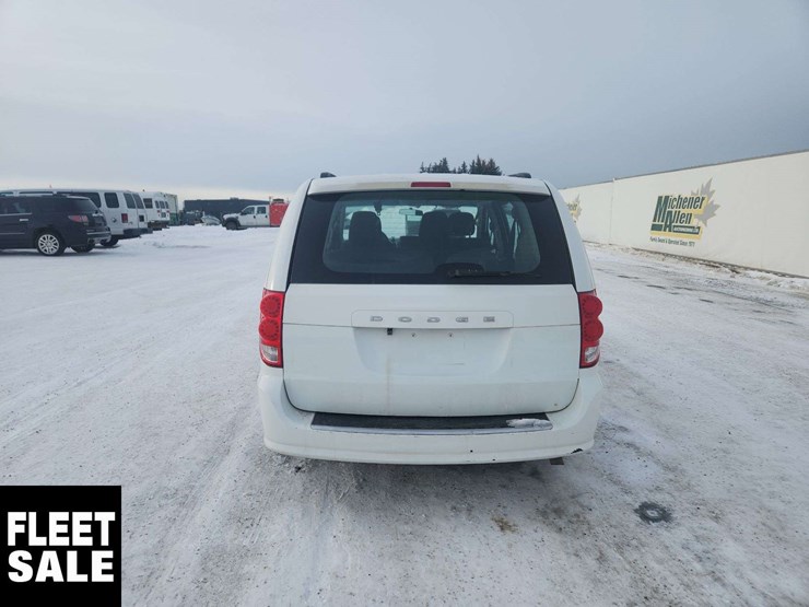 2015-dodge-grand-caravan-image-8