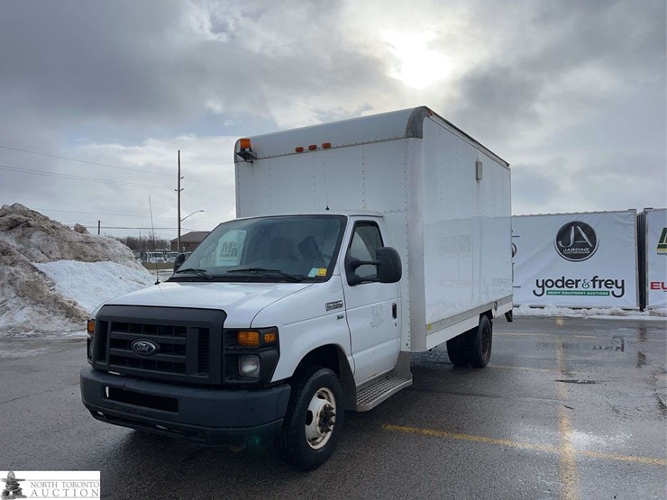 2013-ford-e350-image-1