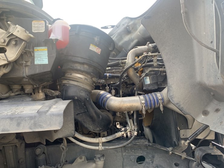 2016-freightliner-114sd-image-8