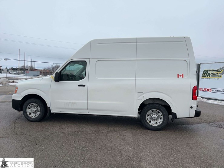 2012-nissan-nv2500hd-image-7