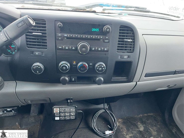 2013-chevrolet-silverado-1500-ls-image-22