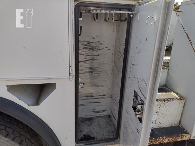 2008-international-durastar-4300-image-34