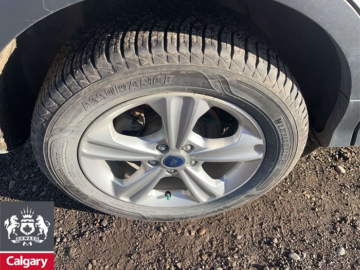 2016-ford-escape-se-image-11