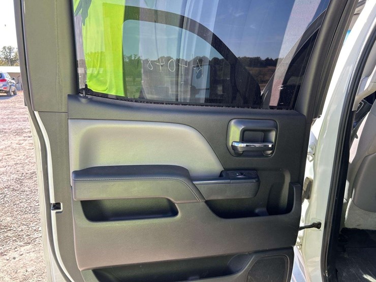 2015-gmc-3500-image-18