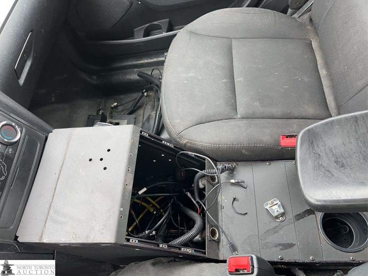 2018-ford-explorer-image-16