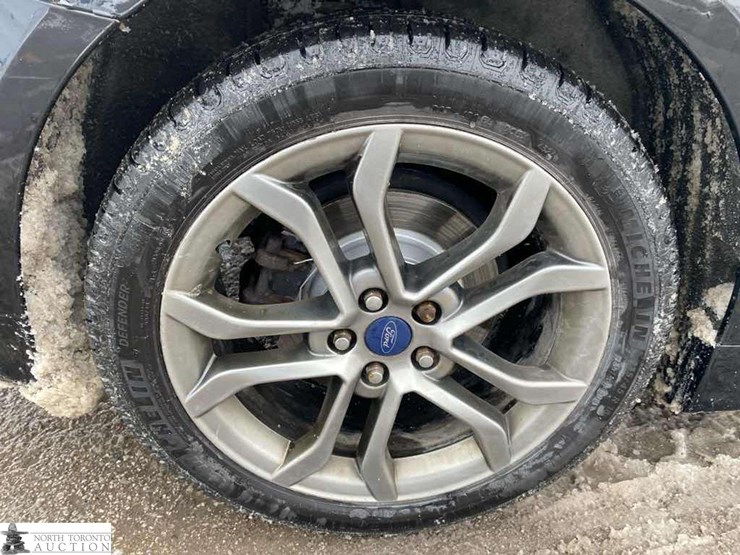 2017-ford-fusion-se-image-7