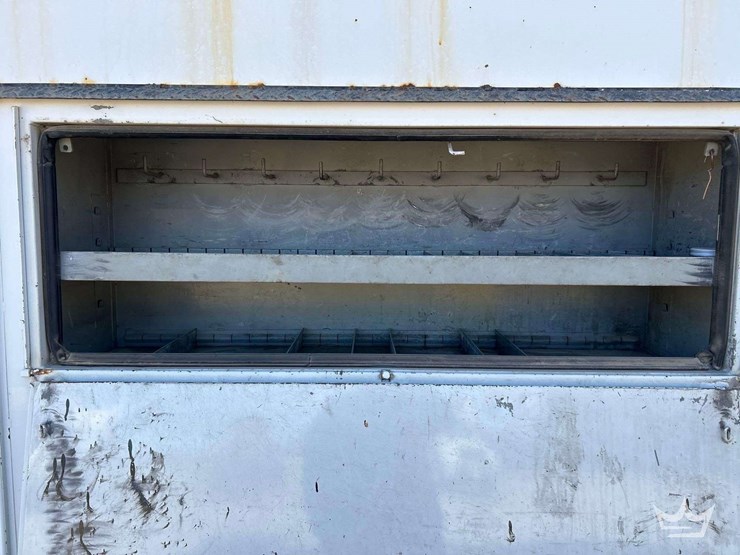 2006-freightliner-m2-bucket-truck-image-28