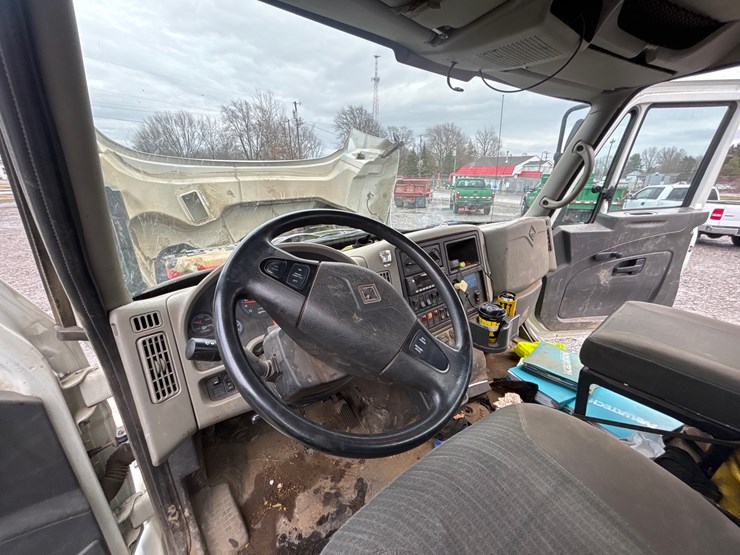 2009-international-7400-image-21