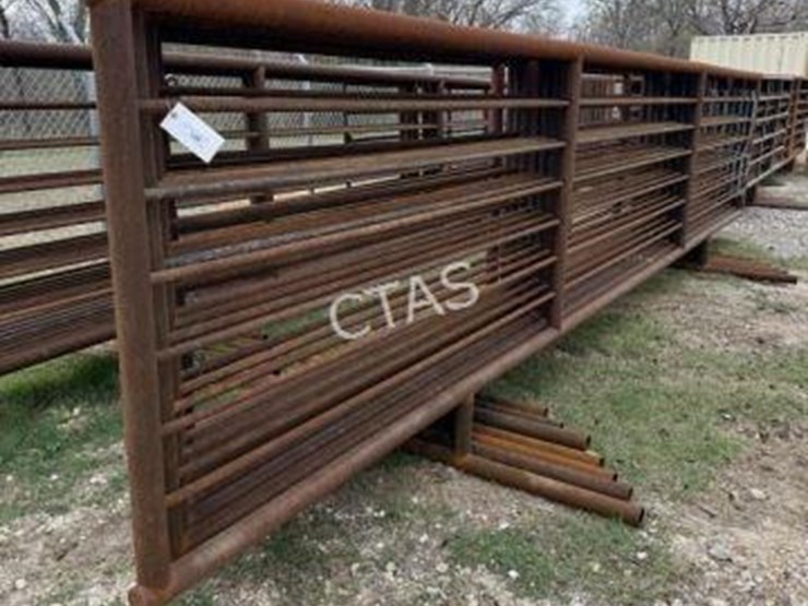 #149-•-freestanding-panels-24'-w/-one-12'-gate-image-1