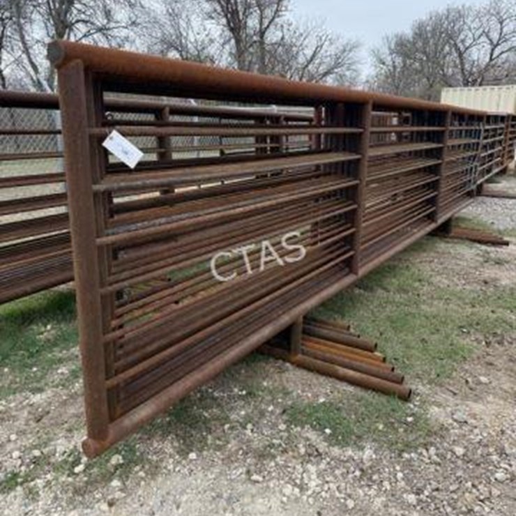 #149 • Freestanding Panels 24' w/ One 12' Gate