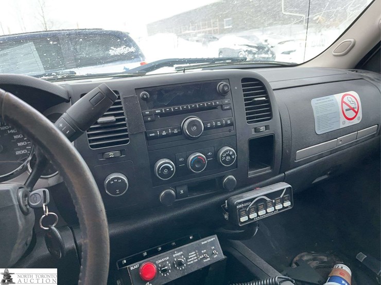 2011-chevrolet-k2500-image-13