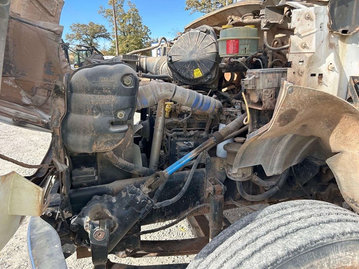 2014-freightliner-derrick-digger-image-7