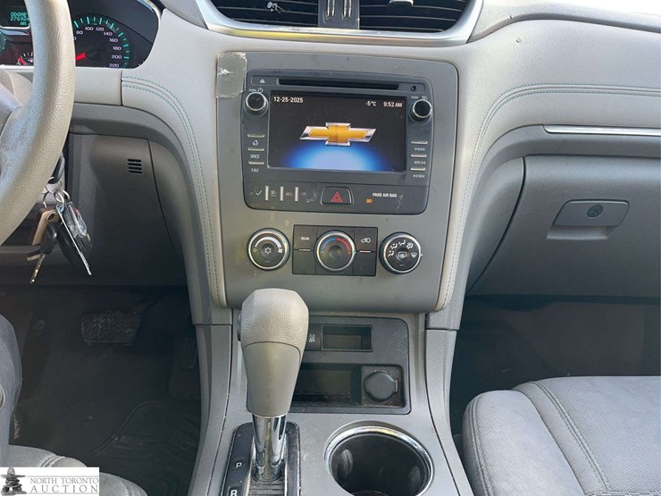 2013-chevrolet-traverse-image-18