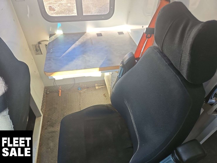 2012-ford-e-series-s/a-service-cube-van-image-21