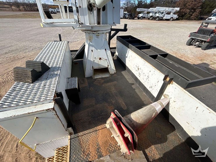 2007-international-derrick-digger-image-24