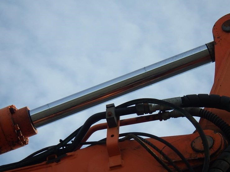 hitachi-zx225us-lc-image-20