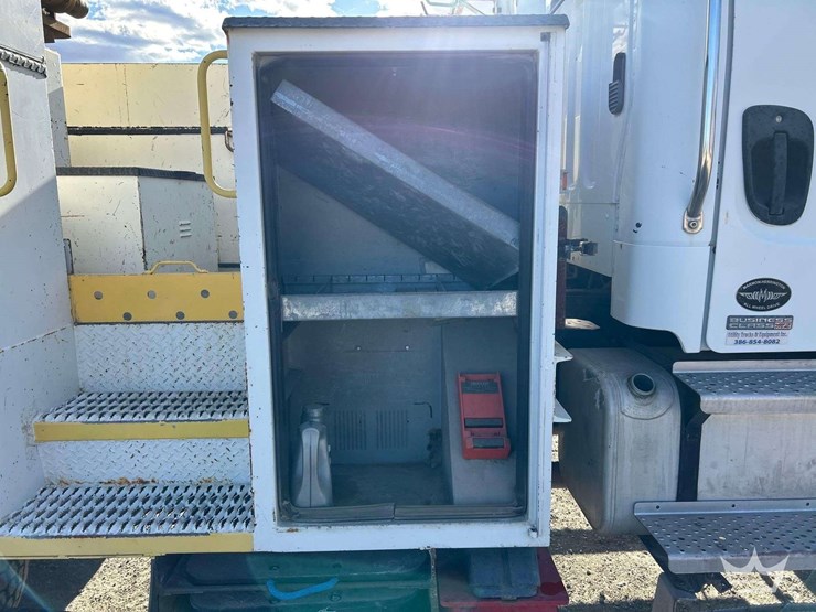 2006-freightliner-m2-bucket-truck-image-29