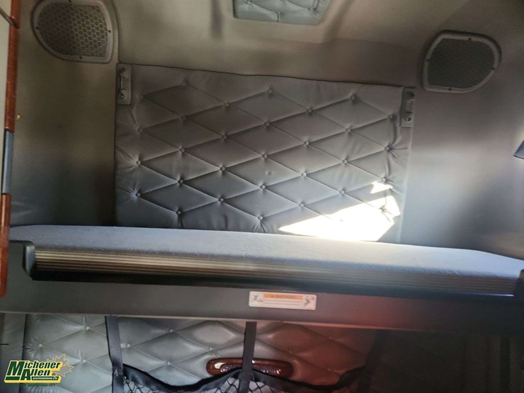 2009-freightliner-cascadia-t/a-sleeper-tractor-image-28