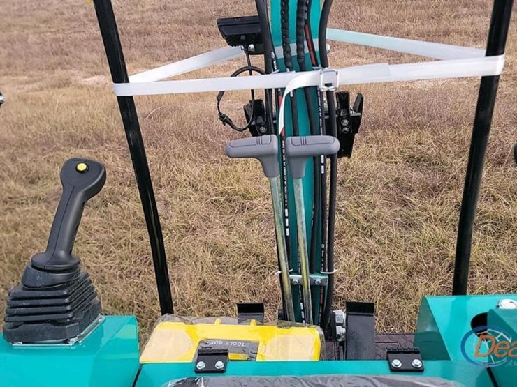 unused-2025-cfg-h15r-mini-excavator,-s/n-20250906w0010:-420cc-gas-eng.,-15"-bkt.,-4x6-tracks,-38.5"-base-image-12