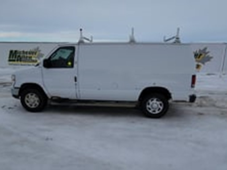 2013-ford-cargo-image-5