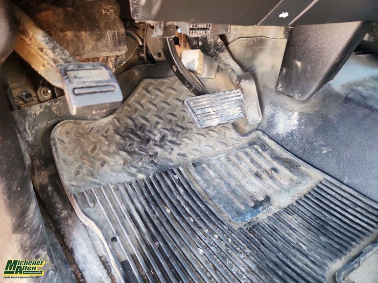 2015-chevrolet-silverado-2500hd-image-23