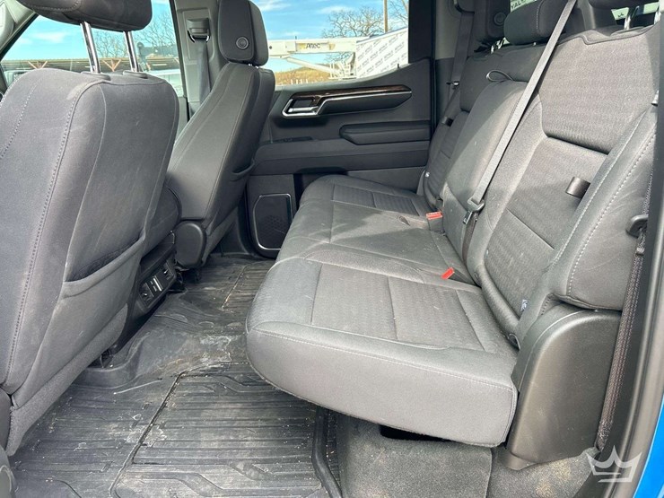 2024-gmc-seirra-elevation-4x4-image-19