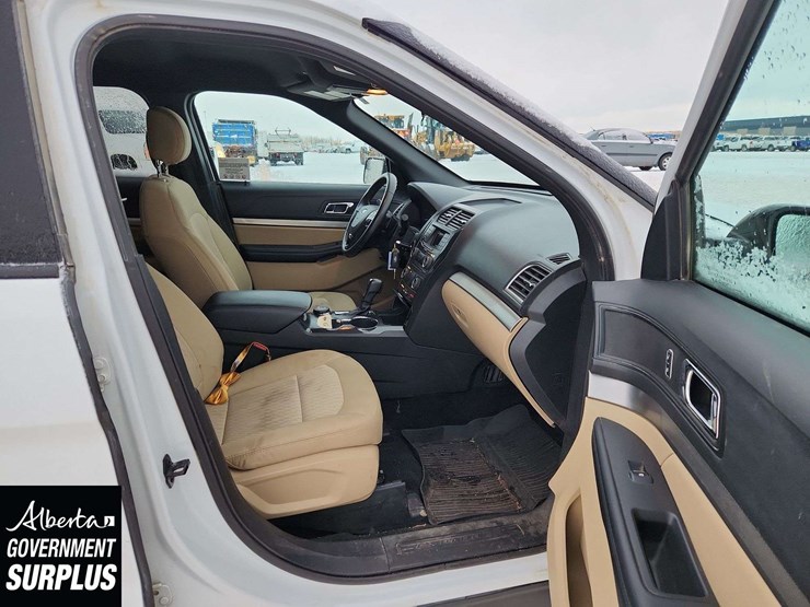 2017-ford-explorer-image-18