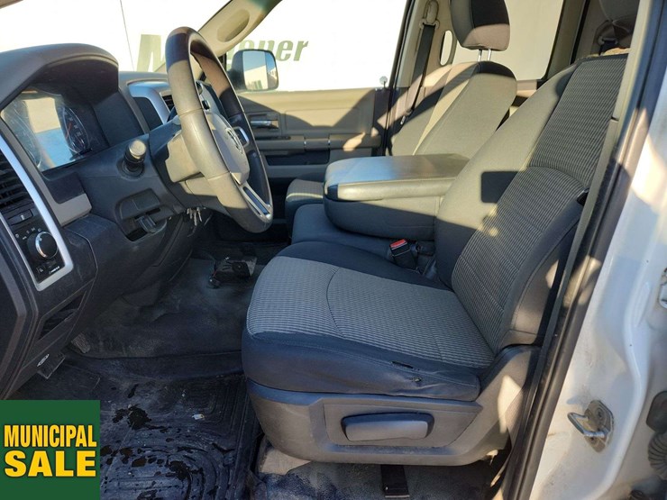 2011-dodge-1500-image-15