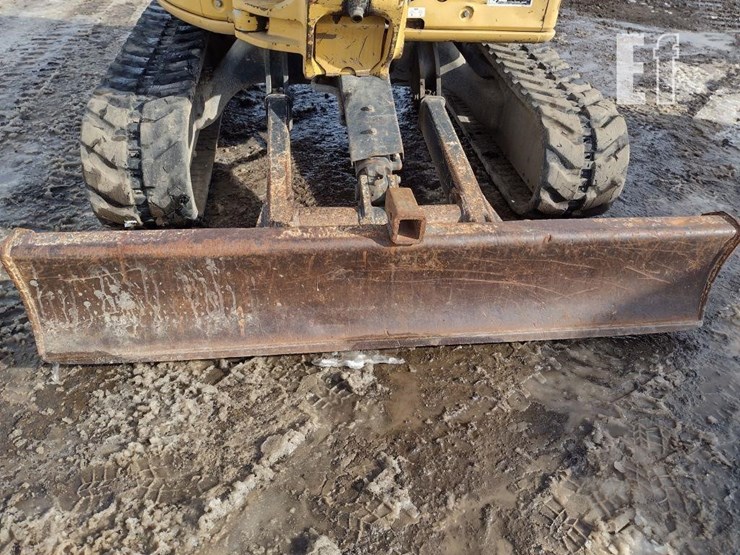 2013-deere-35d-image-19