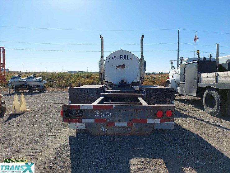 2005-freightliner-m2-106-image-2