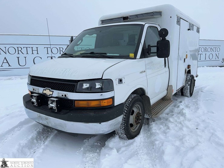 2016-chevrolet-express-g3500-image-1