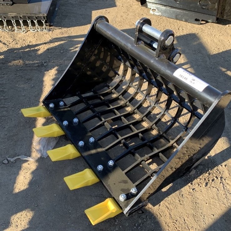 Unused 2025 IRanch 22in Rock Bucket,