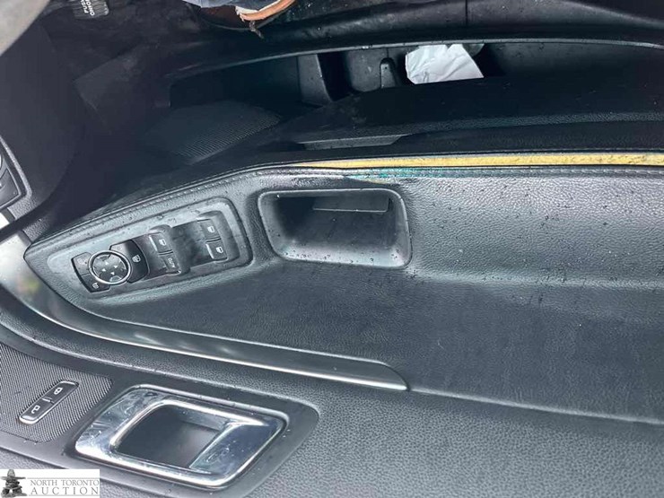 2014-ford-explorer-image-32