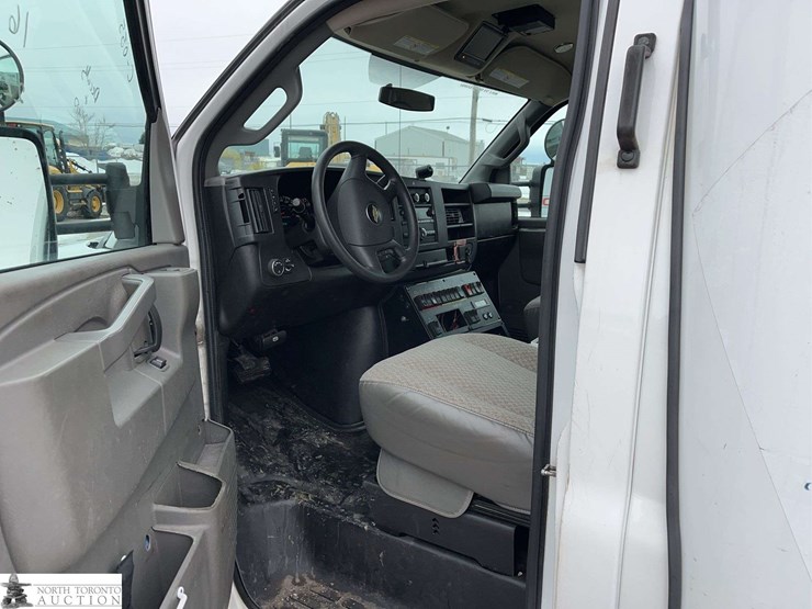 2016-chevrolet-express-g3500-image-13