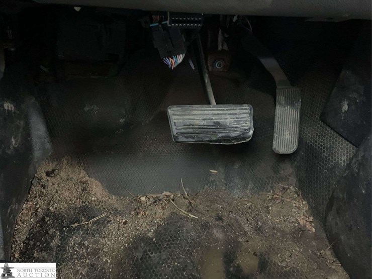 2013-chevrolet-silverado-1500-image-17