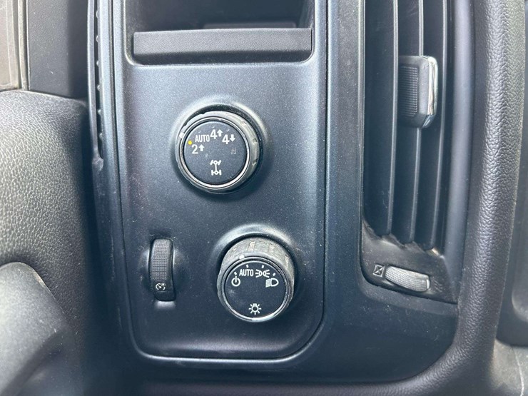 2018-chevrolet-silverado-1500-image-14