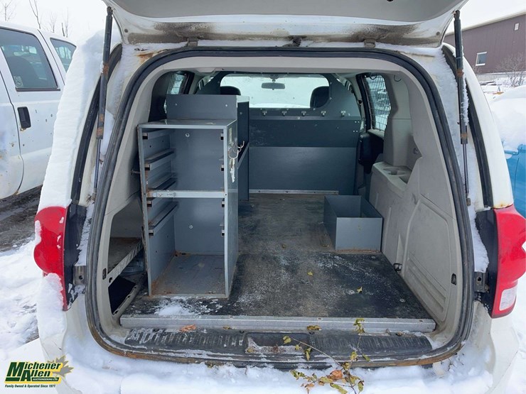 2011-dodge-grand-caravan-image-25