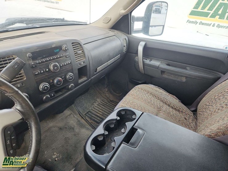 2012-chevrolet-silverado-2500hd-image-19