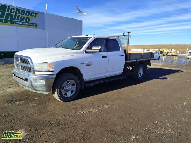 2015-dodge-3500-image-1